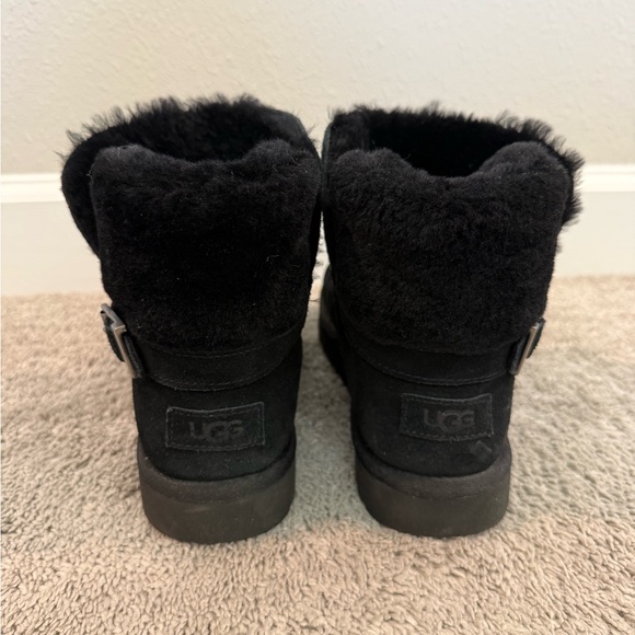 EUC Black buckle Uggs - Picture 4 of 5